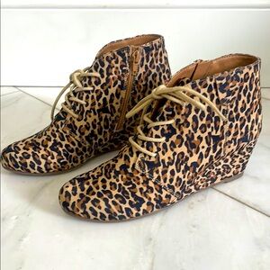 DV8 by Dolce Vita, women’s size 7 leopard print zip and lace up wedge bootie EUC
